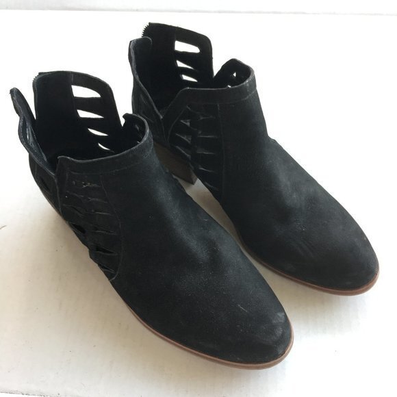 VINCE CAMUTO Peera Cutout Bootie Ankle Boots Back zip closure Womens Size‎ 9M - Picture 2 of 11